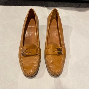 (1) Trendy Pair Of Tan Salvatore Ferragamo Pumps/Heels Women’s Size 8.5 Leather